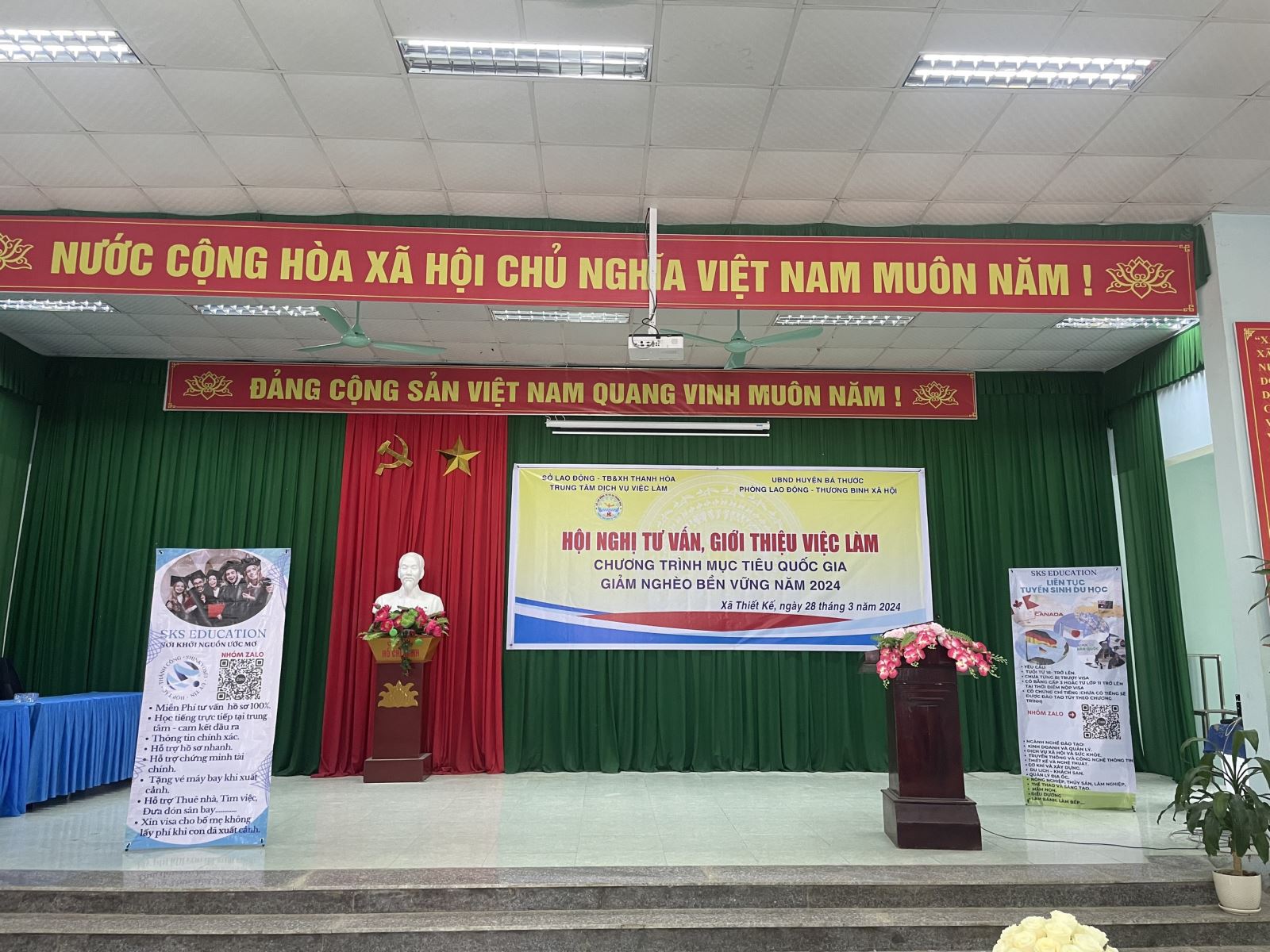 Người lao động được các doanh nghiệp tư vấn, giới thiệu việc làm
